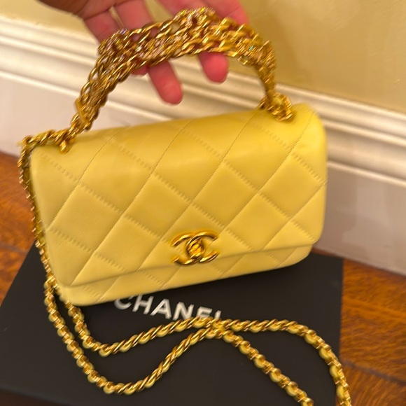 NWT LIMITED EDITION LAMBSKIN QUILTED SMALL FLAPBAG WITH CC CRYSTALS TOP HANDLE - Picture 3 of 7